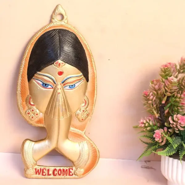 Welcome Lady Face