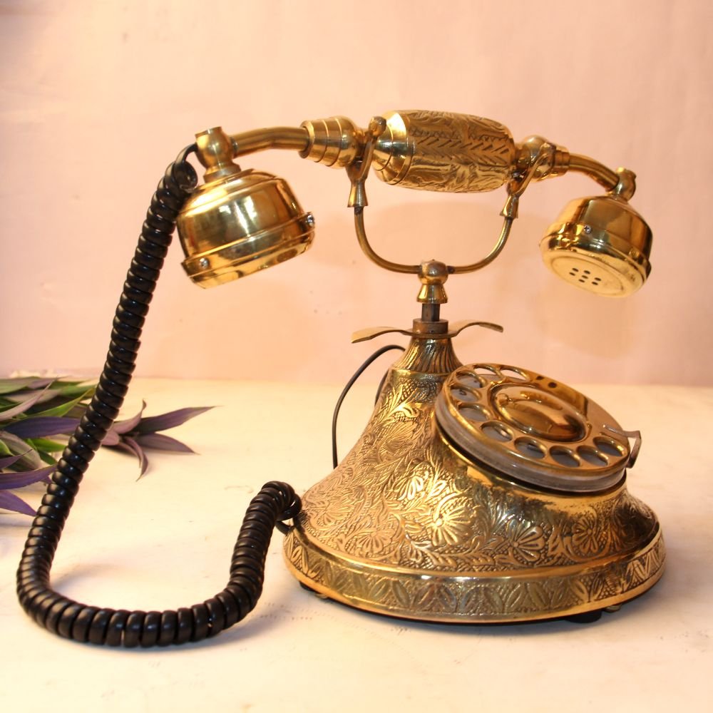 Timeless Elegance: Decorative Metal Antique Telephone