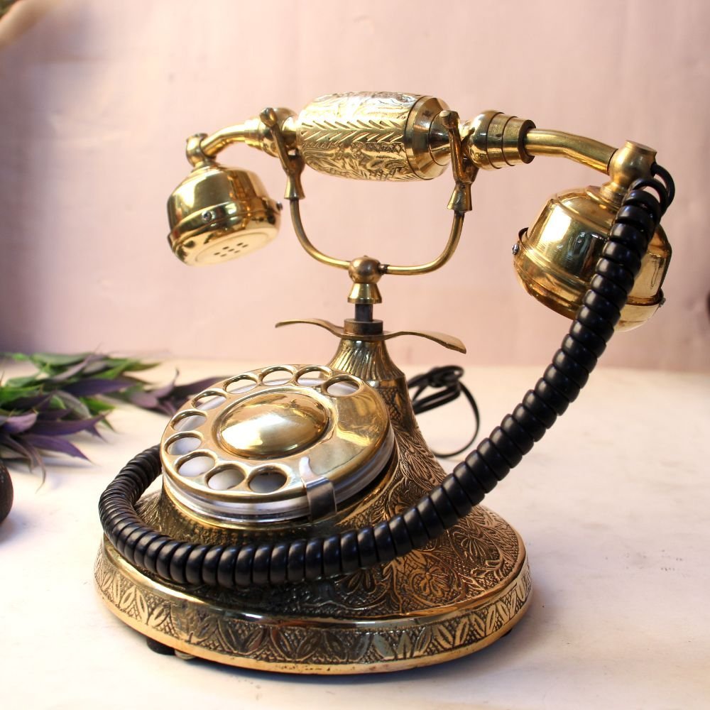 Timeless Elegance: Decorative Metal Antique Telephone - Image 3