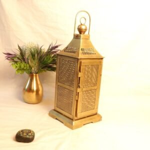 Tall Golden Iron Hurricane Lantern – 21 ′′ Floor Lamp for Festive and Outdoor Decor