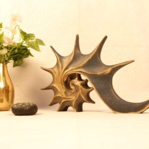 Abstract Resin Shell Sculpture – 16 ′′ Modern Nautilus Art for Statement Decor