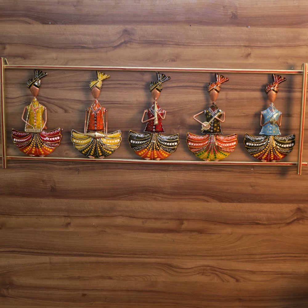 IRON PAINTED WALL MUSICAL 5 SITTING MAN FRAME - Image 3