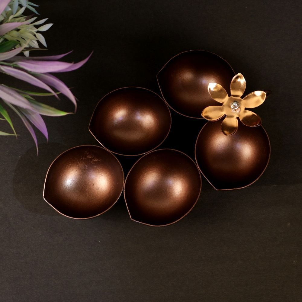 Copper Finish Serving Bowl Set - Set of 5 Iron Leaf Bowls for Festive Gifting - Image 4