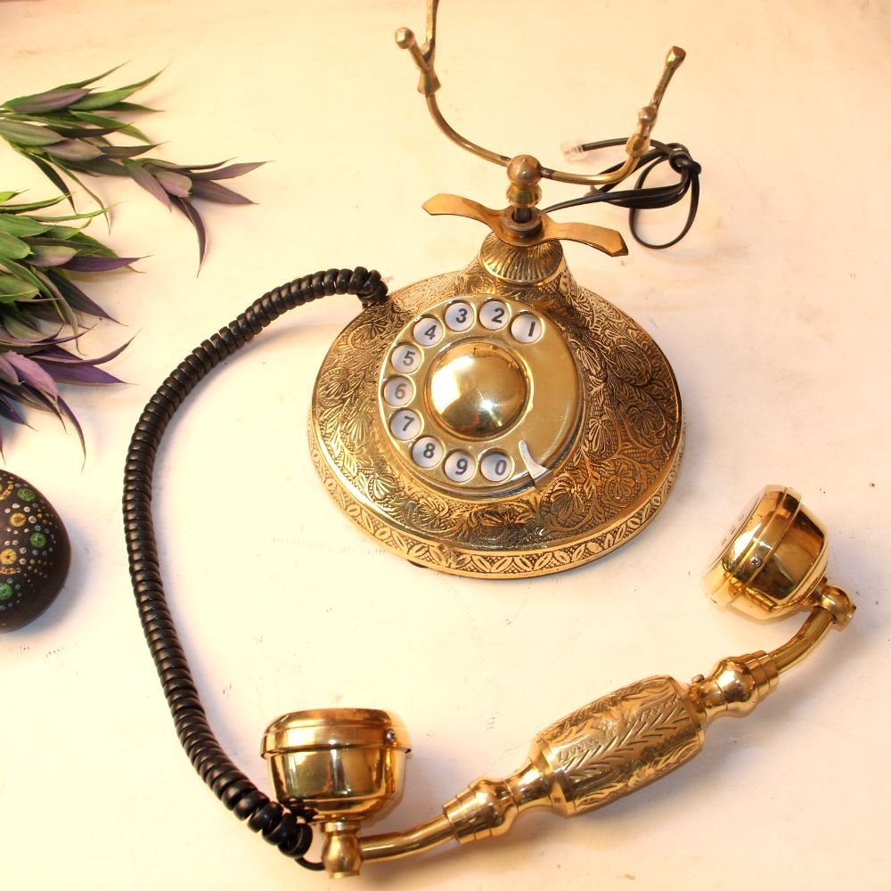 Timeless Elegance: Decorative Metal Antique Telephone - Image 4