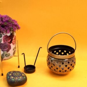 Antique Metal Tea Light Basket – 4 ′′ Golden Iron Lantern for Festive Decor