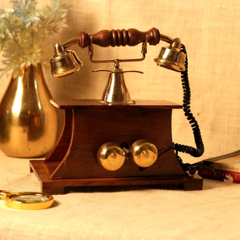 Vintage-Style Wooden Telephone - Image 5