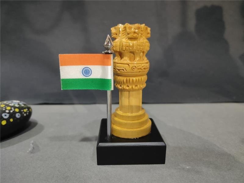 WOODEN ASHOK PILLAR NATURAL POLISH WITH FLAG 5 INCH