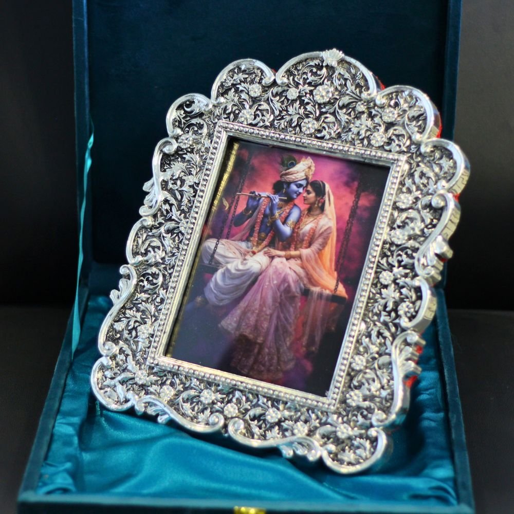 Silver Photo Frame – Ornate Traditional Decorative Photo Frame - Image 3