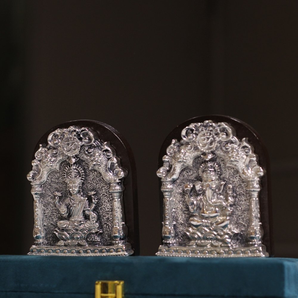 Laxmi Ganesh Ji Silver-Toned Hanging Set with Premium Gift Box - Image 4