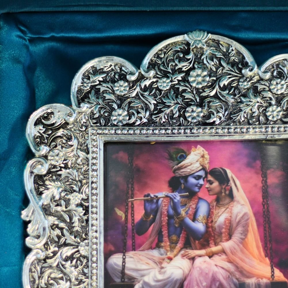 Silver Photo Frame – Ornate Traditional Decorative Photo Frame - Image 4